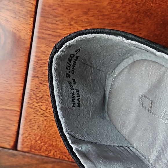 Black Floral Women's Flats - Picture 7 of 8